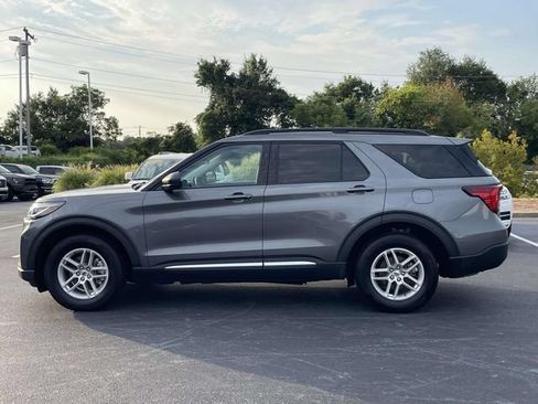 Used 2025 Ford Explorer Active AWD/4WD image 4