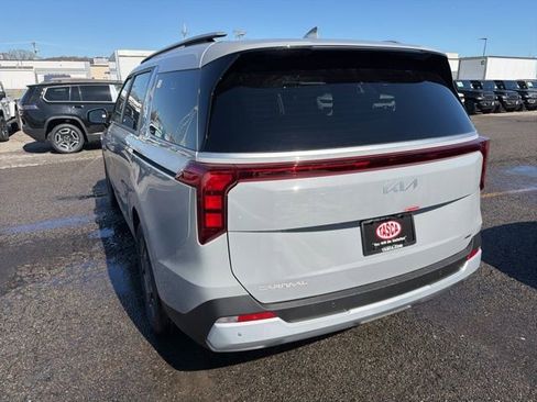 New 2026 Kia Carnival EX FWD image 5