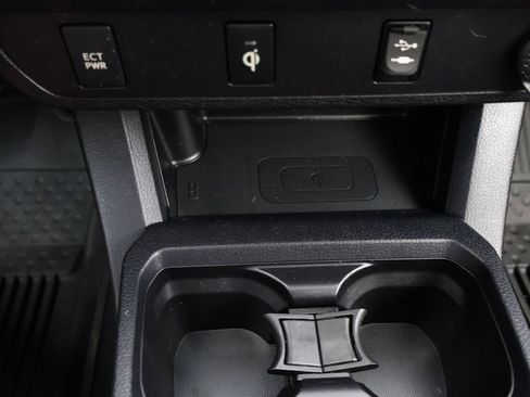 Used 2017 Toyota Tacoma TRD Sport w/ Tow Package AWD/4WD image 30