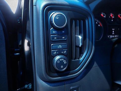 Used 2025 Chevrolet Silverado 1500 Custom Trail Boss w/ Turbomax Blackout Package AWD/4WD image 15