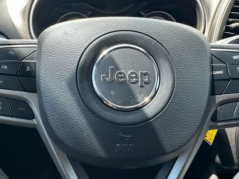 Used 2019 Jeep Cherokee Latitude w/ Popular Appearance Group AWD/4WD image 43