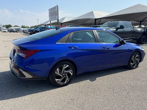 Used 2025 Hyundai Elantra Limited FWD image 6