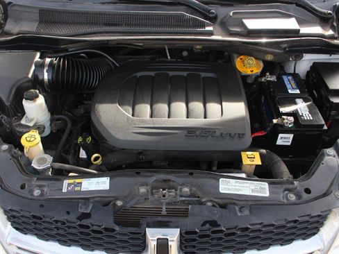 Used 2019 Dodge Grand Caravan SXT FWD image 46