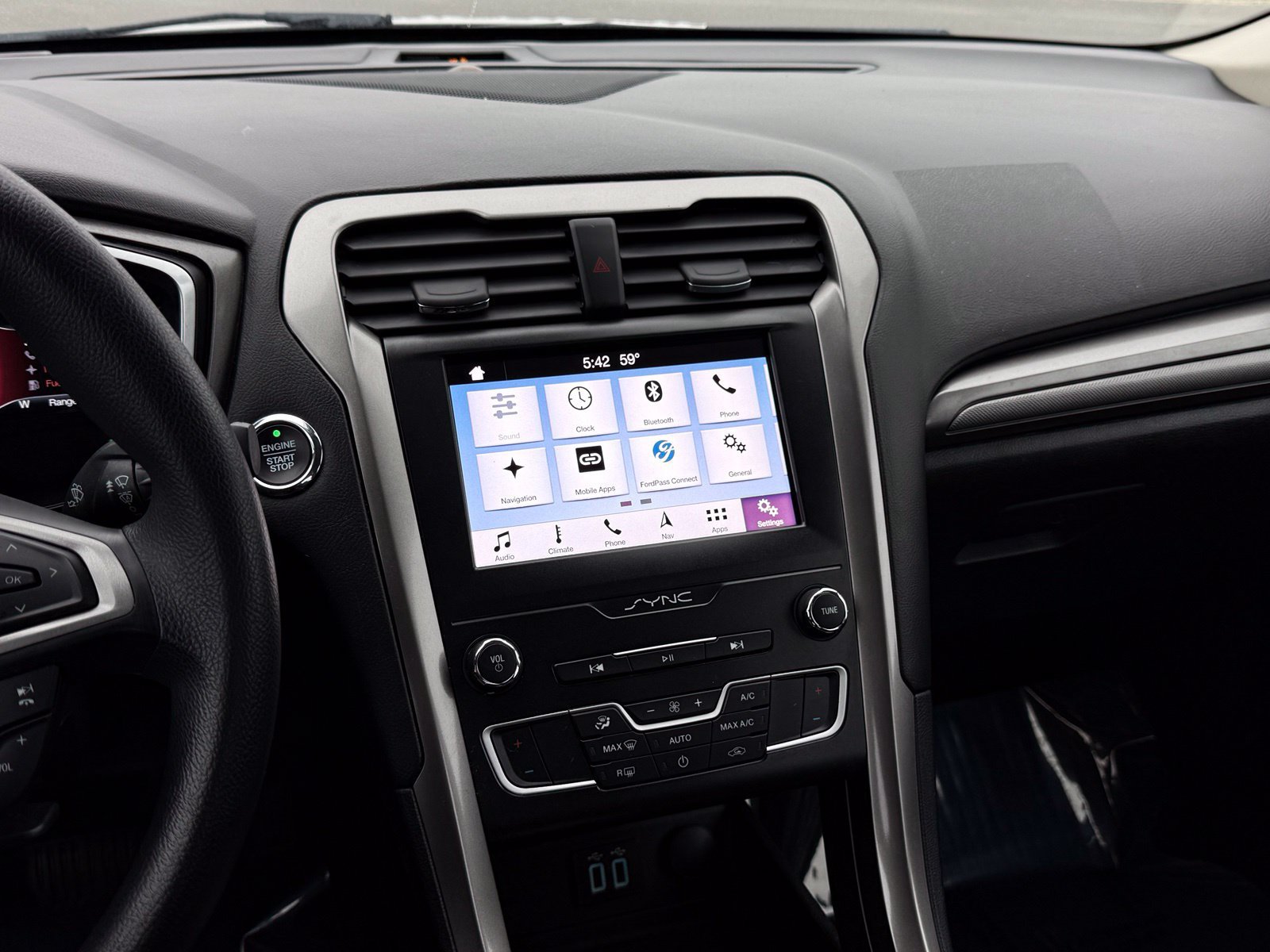 Used 2019 Ford Fusion SE FWD image 29