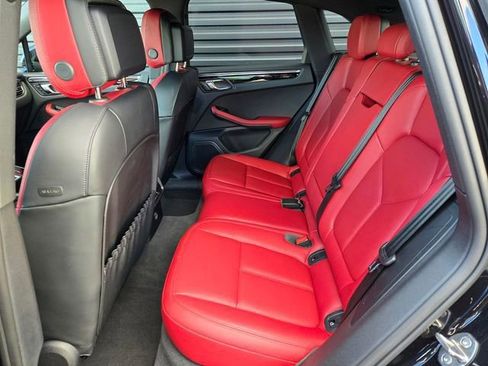 Used 2025 Porsche Macan image 19