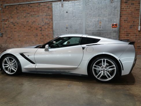 Used 2018 Chevrolet Corvette Stingray Coupe RWD image 10