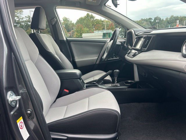 Used 2017 Toyota RAV4 XLE AWD/4WD image 25