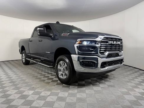 Used 2025 RAM 2500 Big Horn AWD/4WD image 3