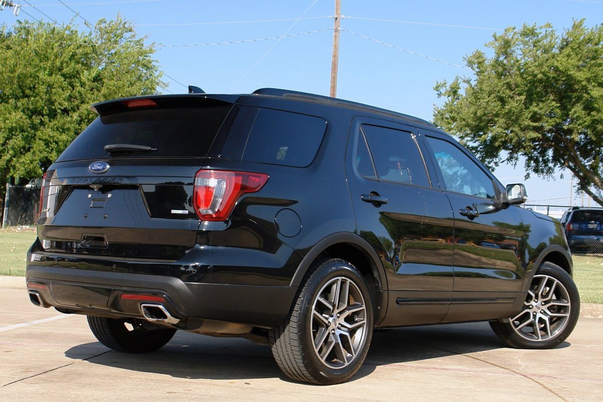 Used 2016 Ford Explorer Sport w/ Equipment Group 401A AWD/4WD image 3