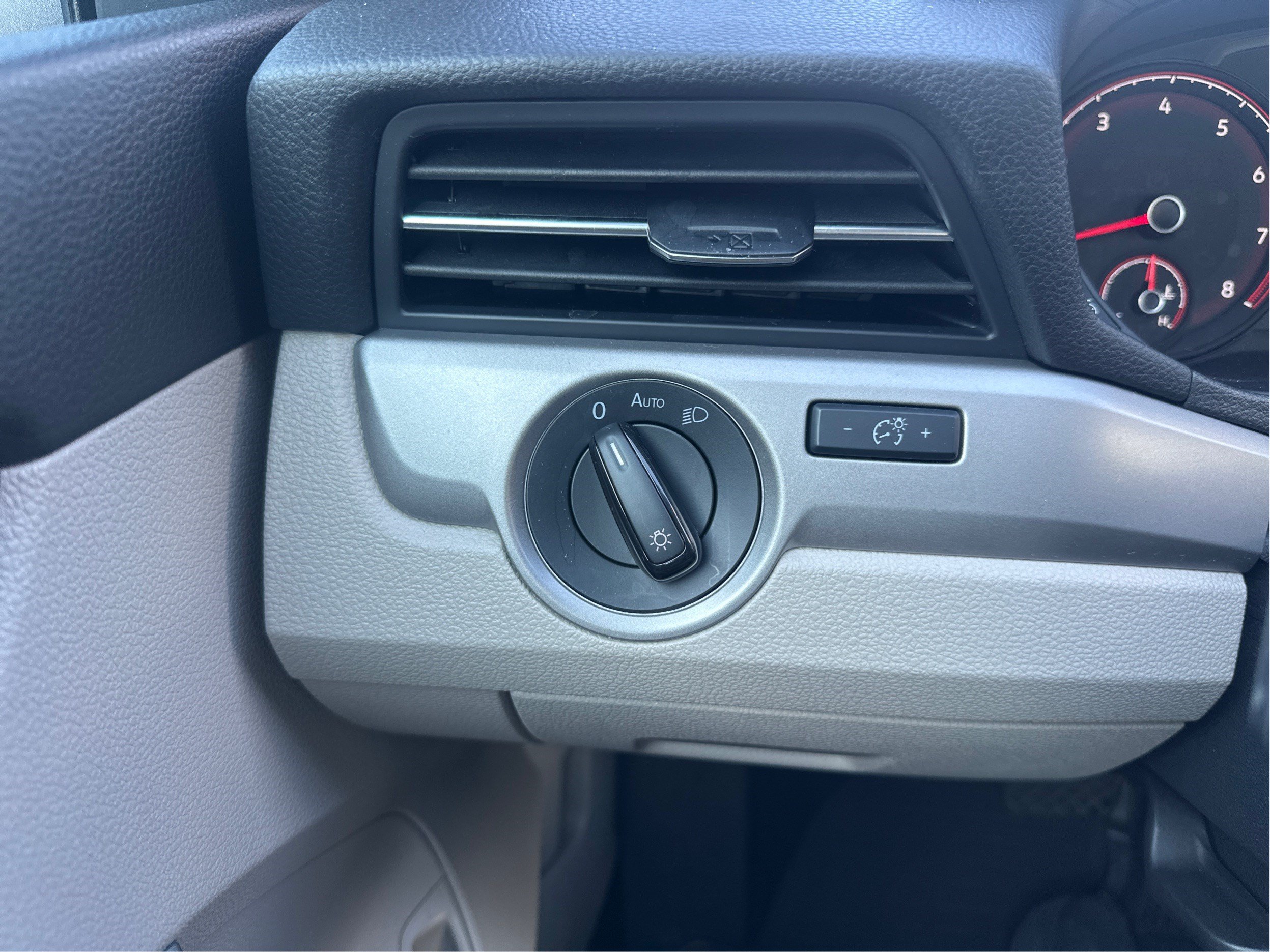 Used 2020 Volkswagen Passat 2.0T SE FWD image 19