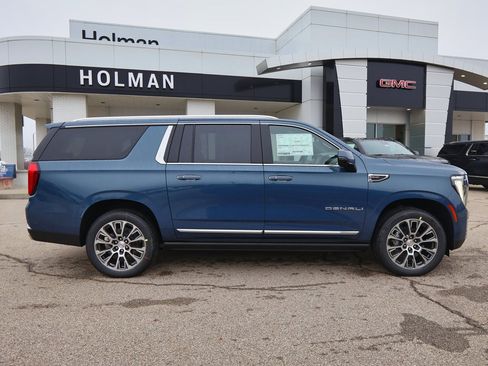 New 2026 GMC Yukon XL Denali w/ Denali Reserve Package image 2