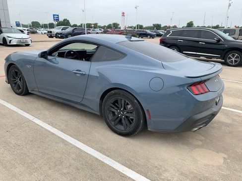 Used 2025 Ford Mustang GT RWD image 3