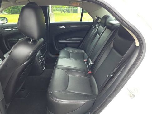 Used 2019 Chrysler 300 Touring w/ Quick Order Package 2EF RWD image 12
