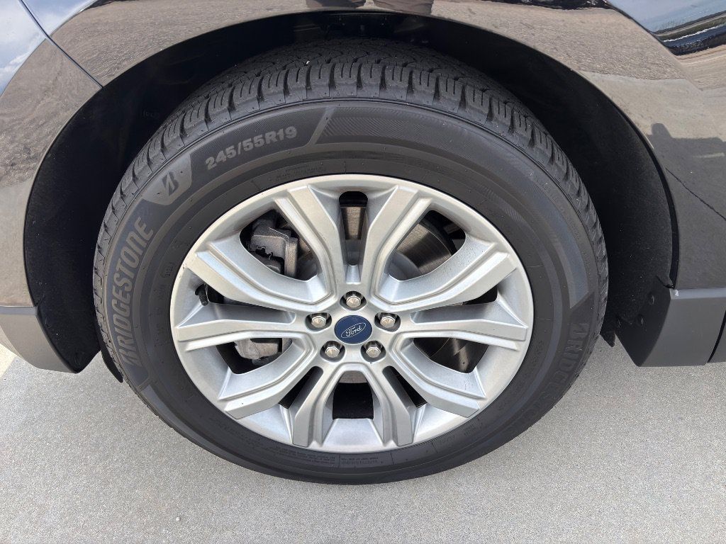 Used 2021 Ford Edge Titanium w/ Class II Trailer Tow Package AWD/4WD image 11