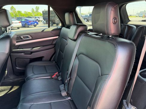 Used 2017 Ford Explorer XLT w/ Equipment Group 202A FWD image 14