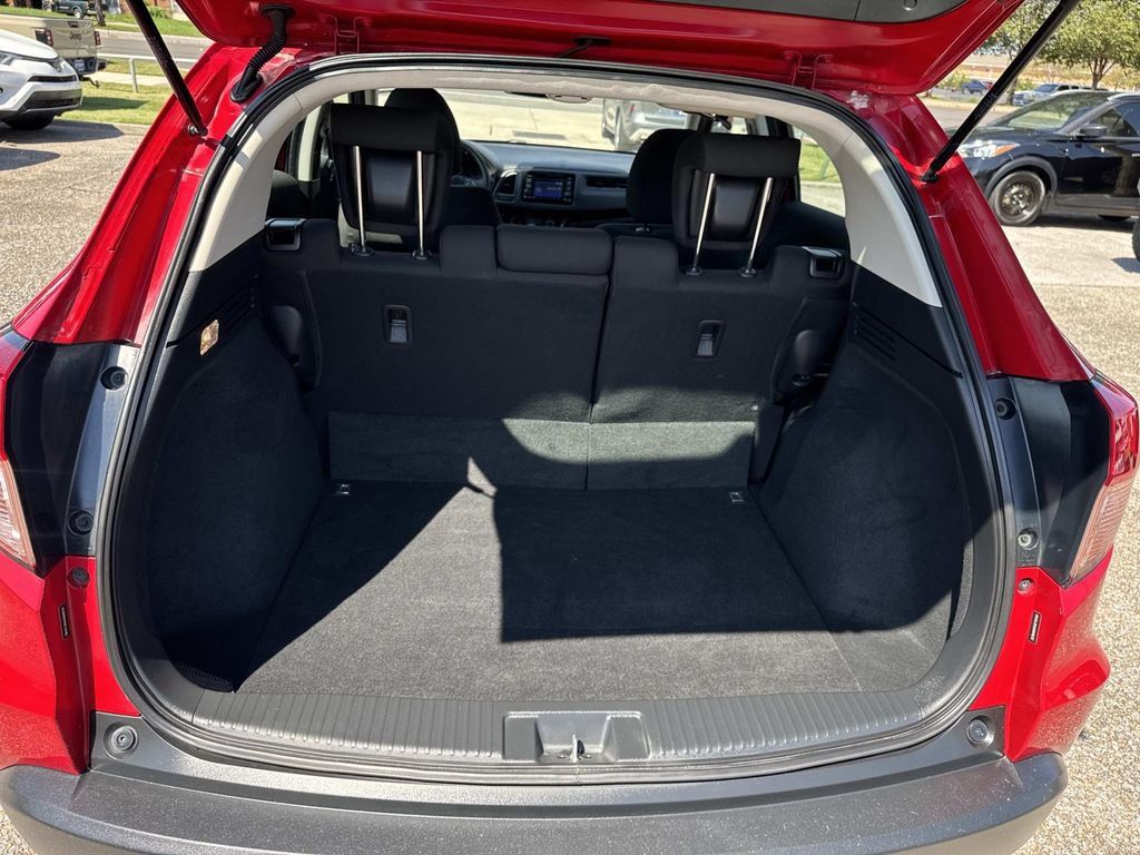 Used 2017 Honda HR-V LX image 9