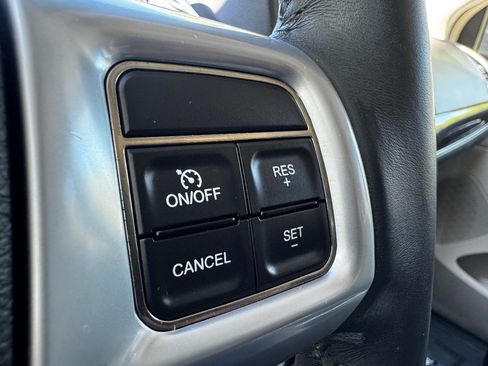 Used 2013 Chrysler Town & Country Touring FWD image 26