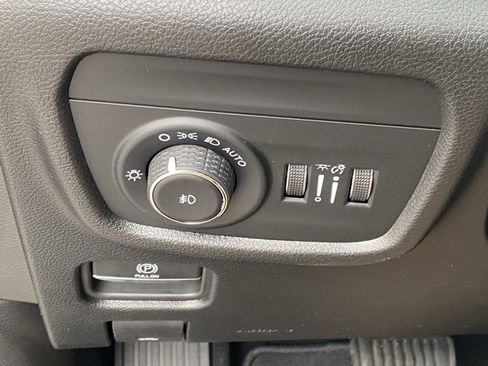 Used 2025 Jeep Grand Cherokee Limited image 26