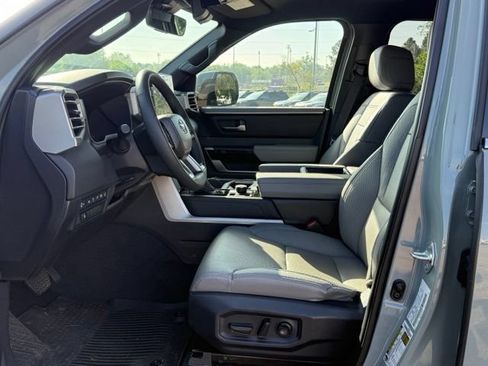 Used 2025 Toyota Tundra Limited AWD/4WD image 16