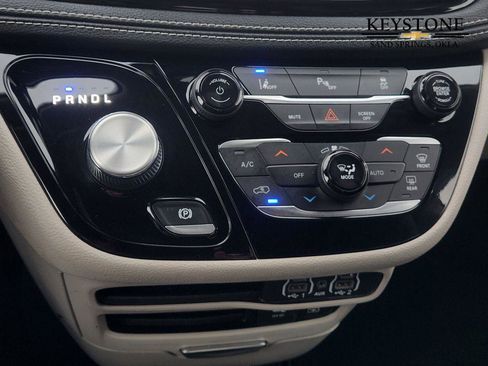 Used 2022 Chrysler Pacifica Touring-L image 20