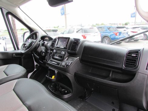 Used 2024 RAM ProMaster 2500 w/ Convenience Group FWD image 14