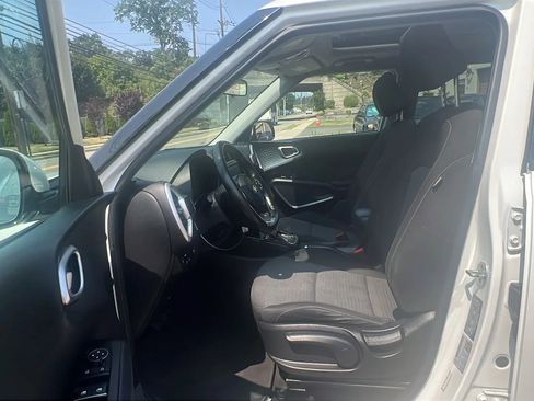Used 2021 Kia Soul GT-Line FWD image 28