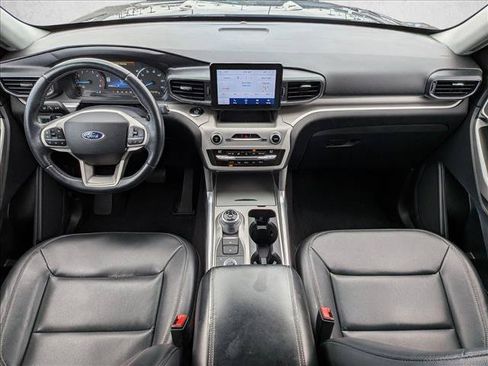Used 2020 Ford Explorer XLT w/ Equipment Group 202A AWD/4WD image 18