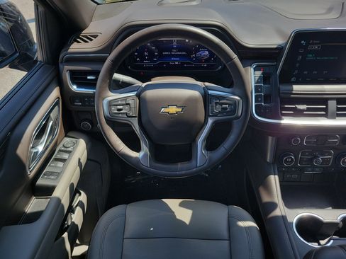 Used 2022 Chevrolet Suburban LT w/ LT Signature Plus Package RWD image 18