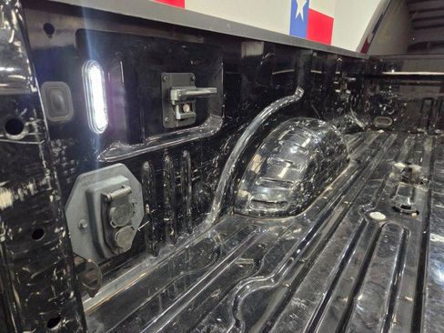 Used 2022 Ford F350 Platinum image 34