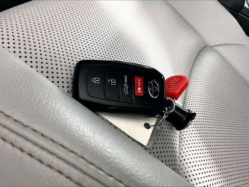 Used 2025 Toyota Tacoma Limited AWD/4WD image 10