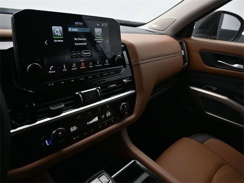 Used 2025 Nissan Pathfinder Platinum w/ Black Appearance Package image 12