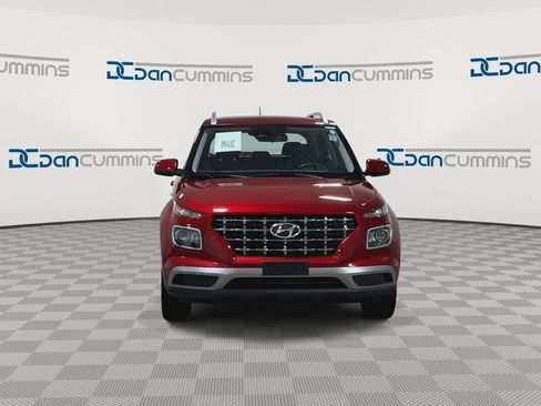 Used 2024 Hyundai Venue SEL FWD image 4