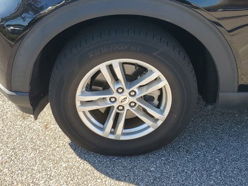 Used 2020 Ford Explorer XLT w/ Equipment Group 202A image 9