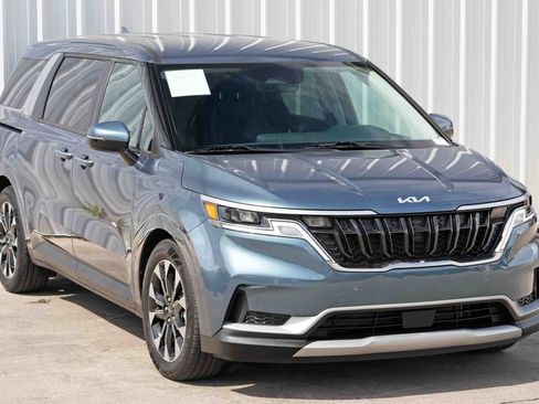 Used 2024 Kia Carnival EX image 43