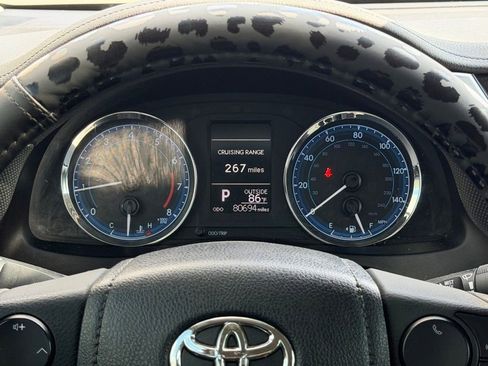 Used 2018 Toyota Corolla LE FWD image 19