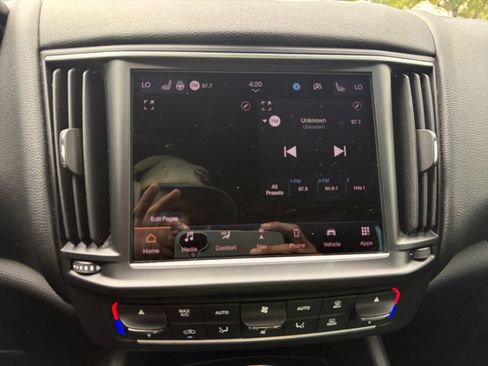 Used 2023 Maserati Levante Modena AWD/4WD image 28