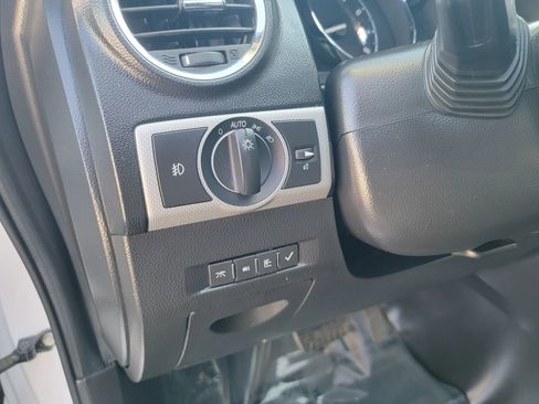 Used 2012 Chevrolet Captiva Sport LT w/ Convenience Package FWD image 10