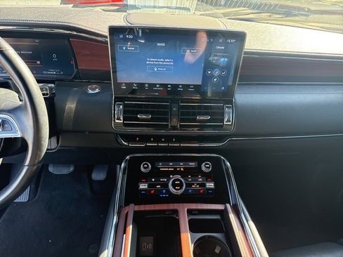 Used 2023 Lincoln Navigator Reserve image 22