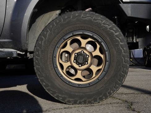 Certified 2020 Nissan Frontier SV w/ Midnight Edition Floor Mats image 7