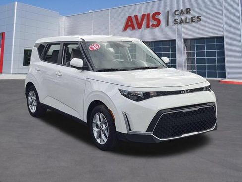 Used 2025 Kia Soul LX FWD image 3