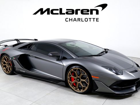 Used 2020 Lamborghini Aventador SVJ AWD/4WD image 2