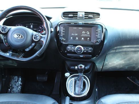 Used 2018 Kia Soul ! FWD image 11