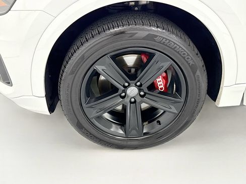 Used 2019 Audi Q8 Premium w/ Convenience Package AWD/4WD image 29