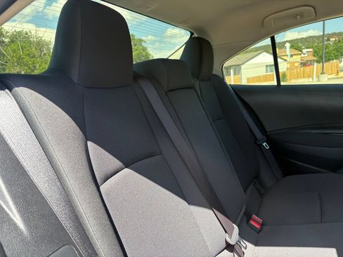 Used 2022 Toyota Corolla LE FWD image 15