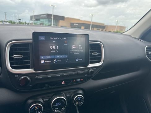 Used 2022 Hyundai Venue SEL image 11