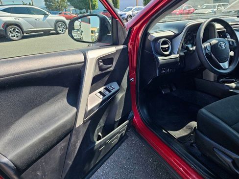 Used 2016 Toyota RAV4 LE image 22
