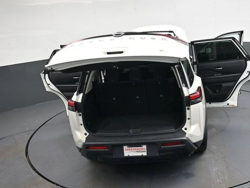 Used 2022 Nissan Pathfinder SV image 50