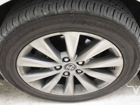 Used 2017 Toyota Camry XLE w/ Moonroof Package FWD image 10