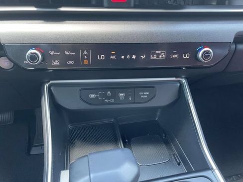 Certified 2026 Kia Carnival EX FWD image 33