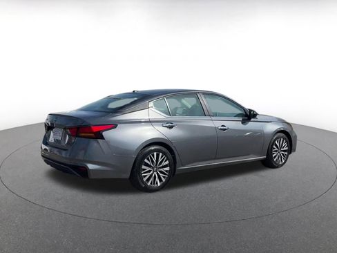 Used 2025 Nissan Altima 2.5 SV image 15